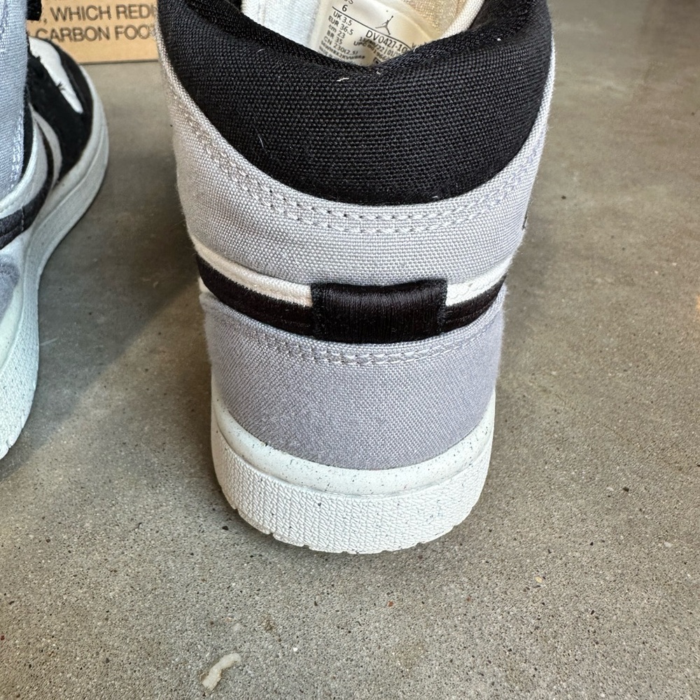 Nike Air Jordan women 1 Mid SE SIZE 6 pre owned white box - Picture 9 of 16